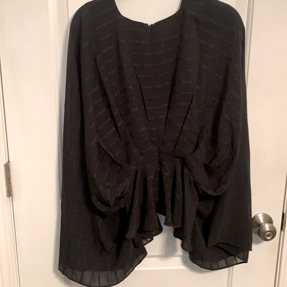 Lulu’s Black Striped Long Sleeve Top - Picture 2 of 4
